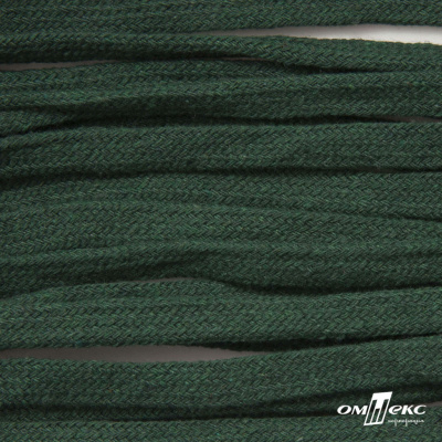 Шнур плетеный d-8 мм плоский, 70% хлопок 30% полиэстер, уп.85+/-1 м, цв.1016-т.зеленый - купить в Ульяновске. Цена: 742.50 руб.